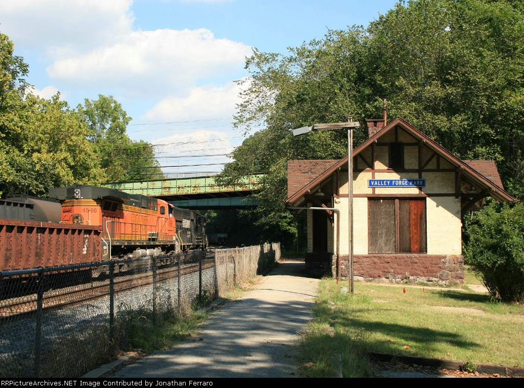 BNSF 4566